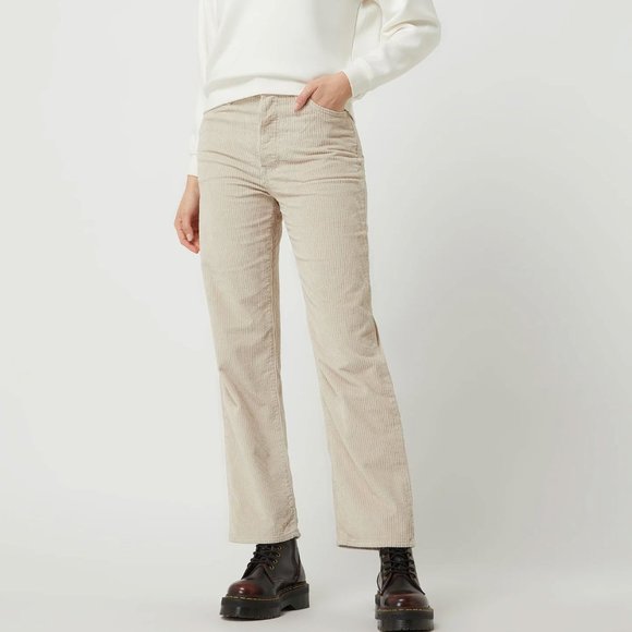 Levi's Premium RIBCAGE STRAIGHT ANKLE CORDUROY Pants - Picture 3 of 4